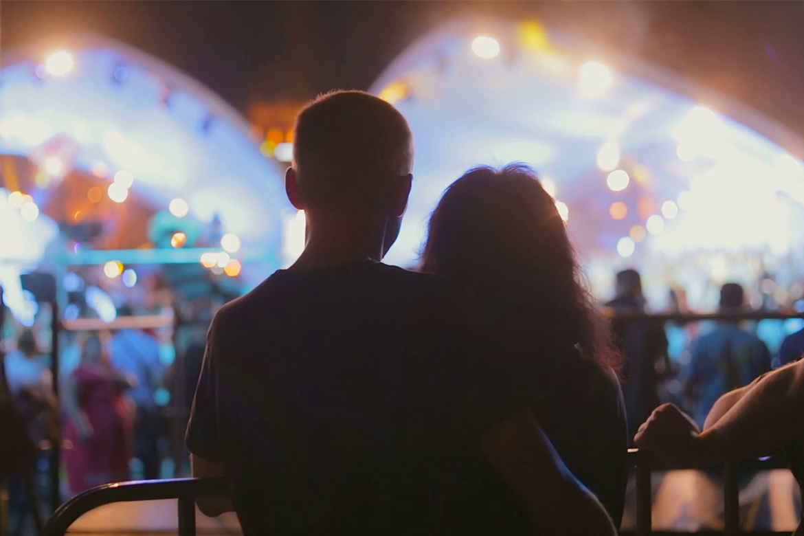 couple at concert