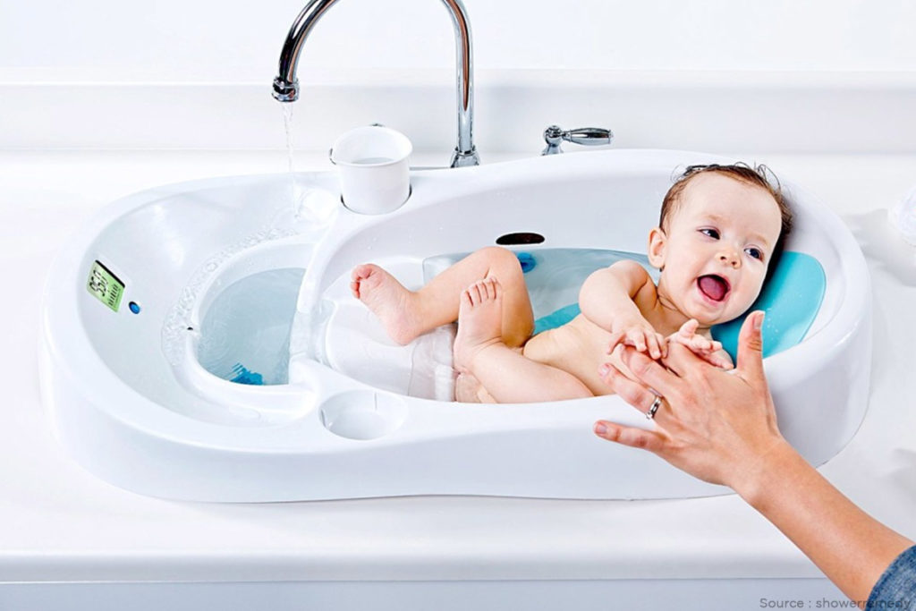 Give the baby a bath with lukewarm neem water