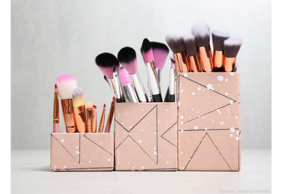 7. Simple Makeup Brush Storage