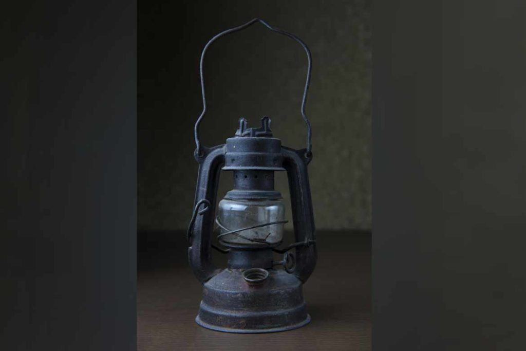 Old Black Lamp