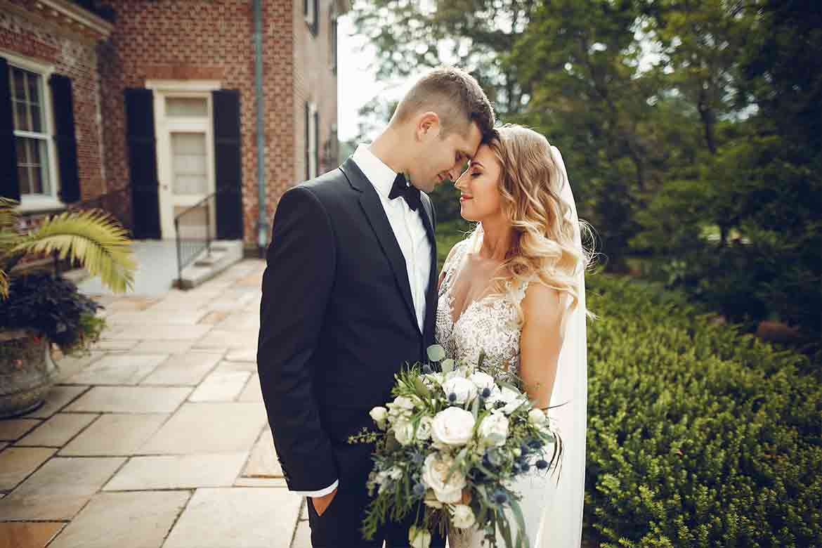 couple shots get clicked at your wedding